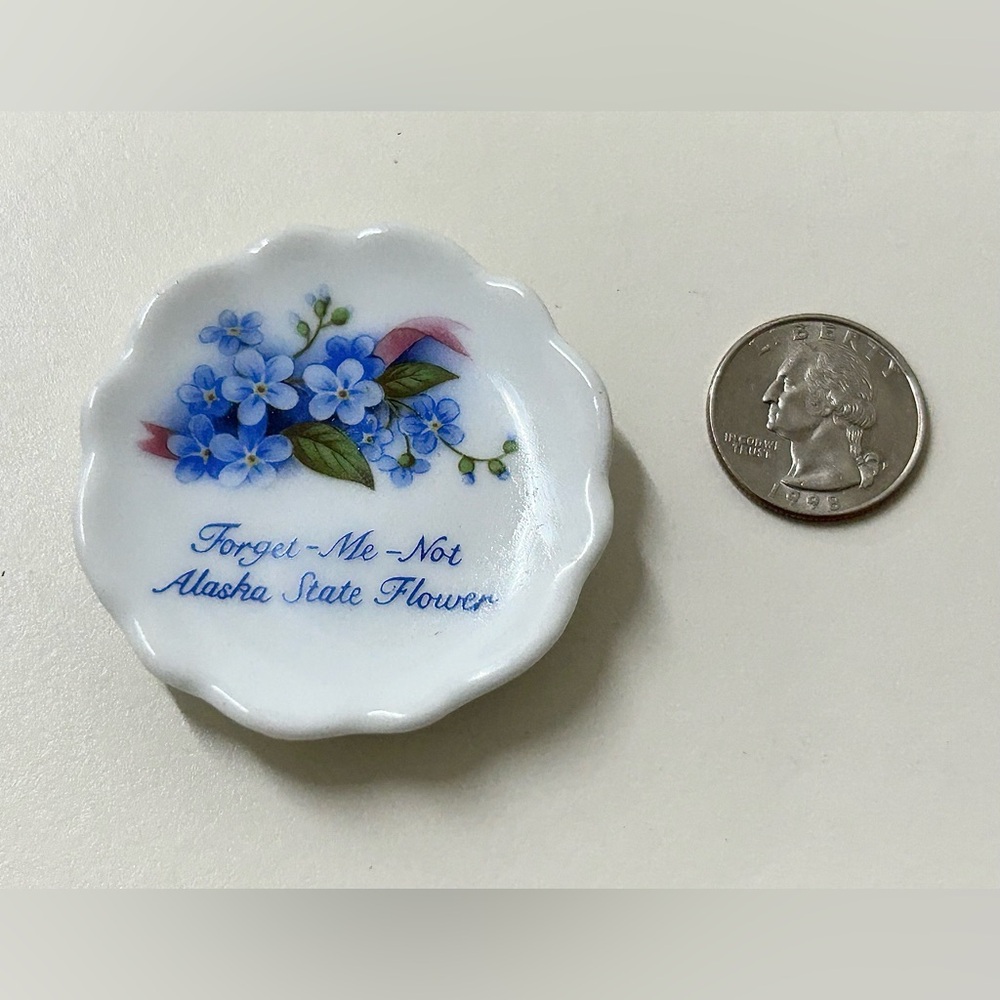 Vintage Scalloped Ceramic Forget-Me-Not Alaska State Flower Refrigerator Magnet